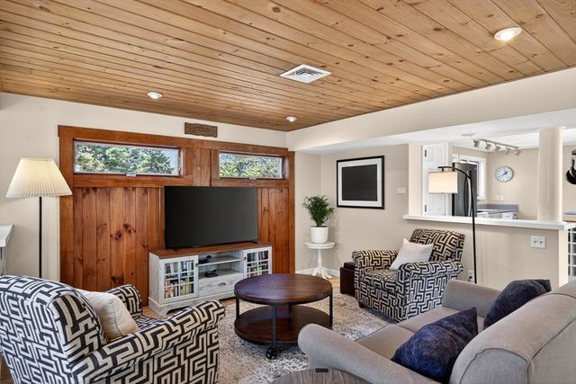 474 Davisville Rd, Falmouth, MA 02536