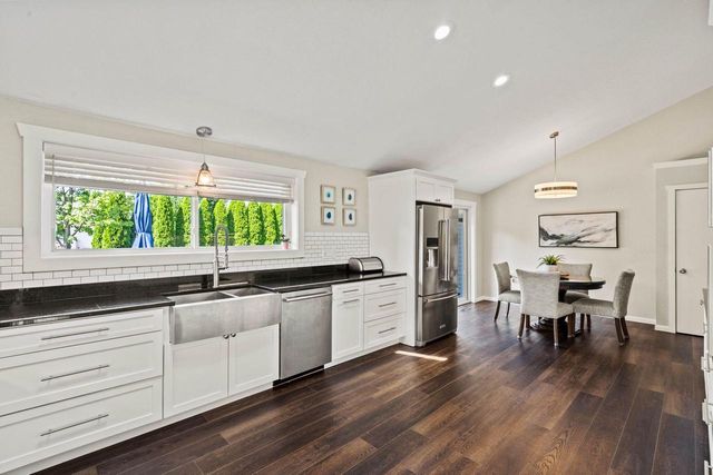 880 E Elm ROAD, Oak Creek, WI 53154