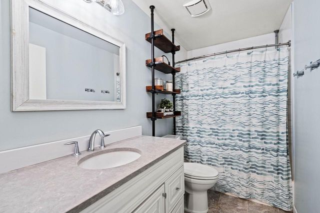 880 E Elm ROAD, Oak Creek, WI 53154