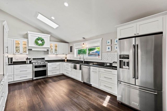 880 E Elm ROAD, Oak Creek, WI 53154