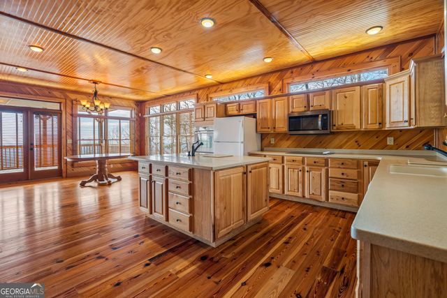 929 Hickory Nut Mountain Road, Clarkesville, GA 30523