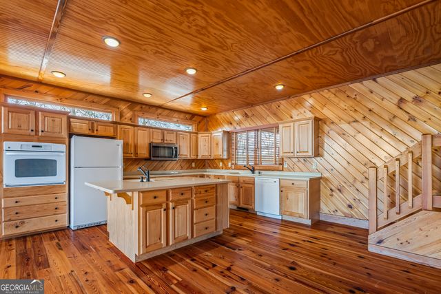 929 Hickory Nut Mountain Road, Clarkesville, GA 30523