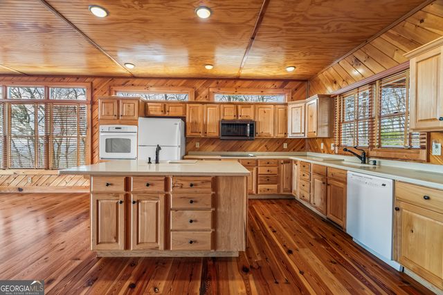 929 Hickory Nut Mountain Road, Clarkesville, GA 30523