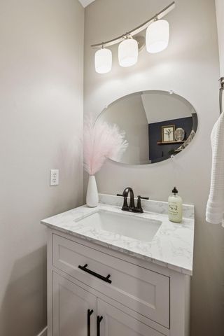 588 Willoughby Way W, Minnetonka, MN 55305