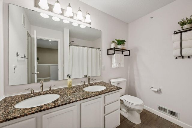 588 Willoughby Way W, Minnetonka, MN 55305