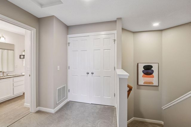 588 Willoughby Way W, Minnetonka, MN 55305