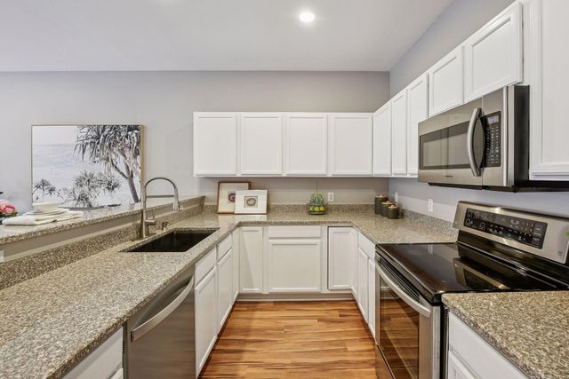 588 Willoughby Way W, Minnetonka, MN 55305