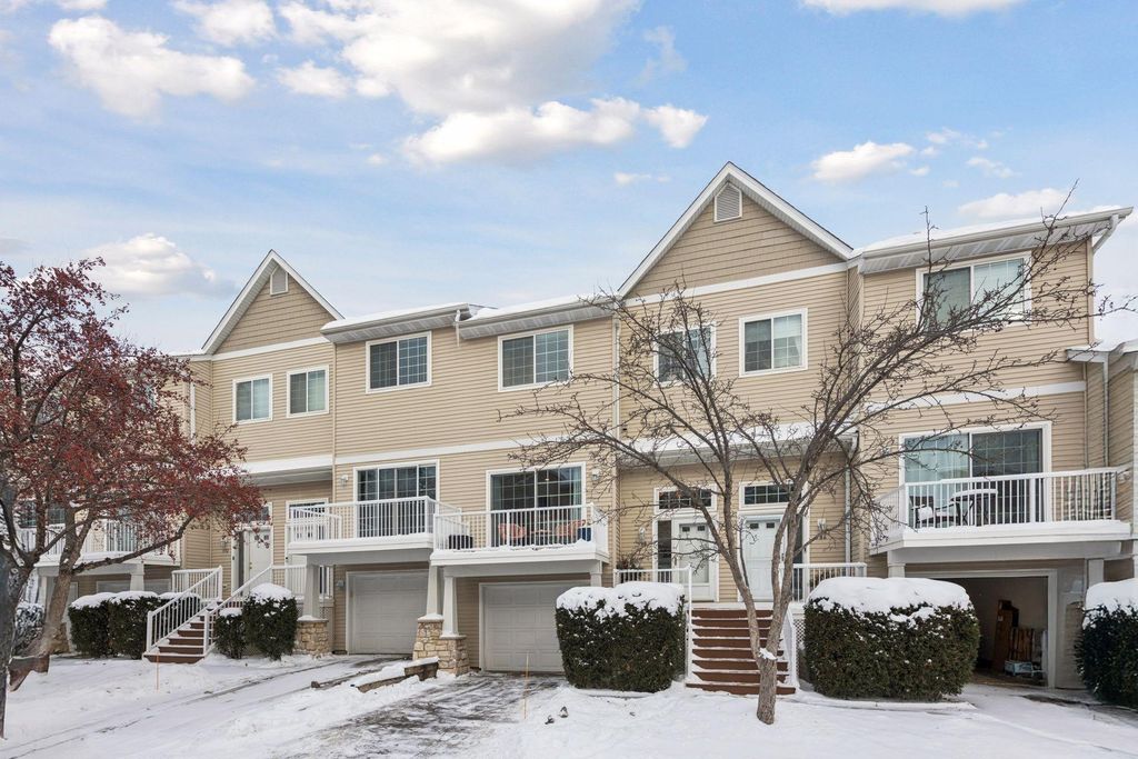 588 Willoughby Way W, Minnetonka, MN 55305