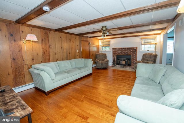 404 PLACEMONT RD, Fairless Hills, PA 19030