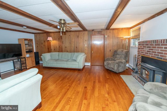 404 PLACEMONT RD, Fairless Hills, PA 19030