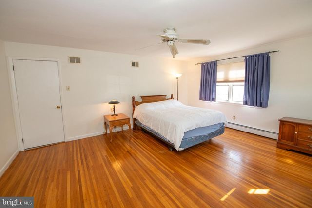 404 PLACEMONT RD, Fairless Hills, PA 19030