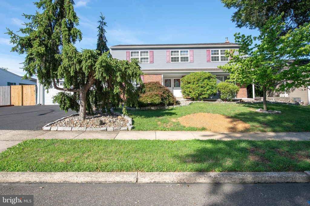 404 PLACEMONT RD, Fairless Hills, PA 19030