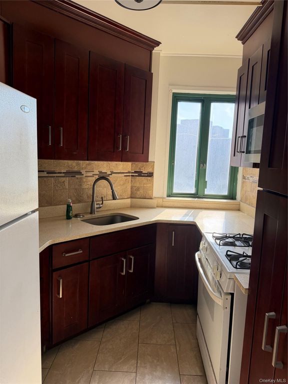 1514 Metropolitan Avenue 6E, Bronx, NY 10462 — exterior