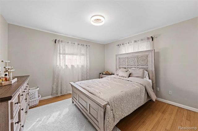 4692 Mckinley Street, Dearborn Heights, MI 48125