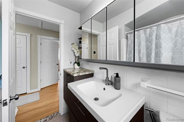 4692 Mckinley Street, Dearborn Heights, MI 48125