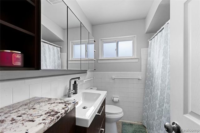 4692 Mckinley Street, Dearborn Heights, MI 48125