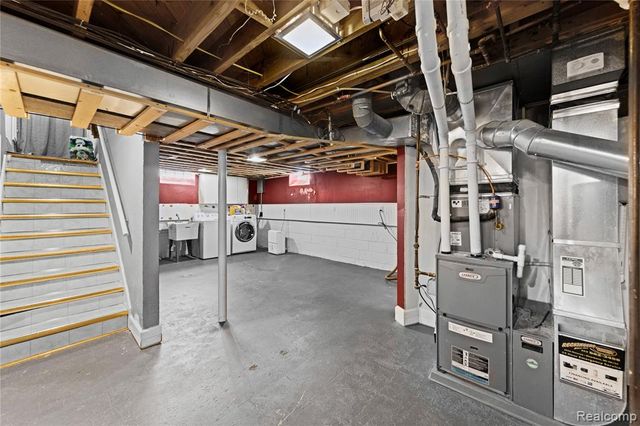 4692 Mckinley Street, Dearborn Heights, MI 48125