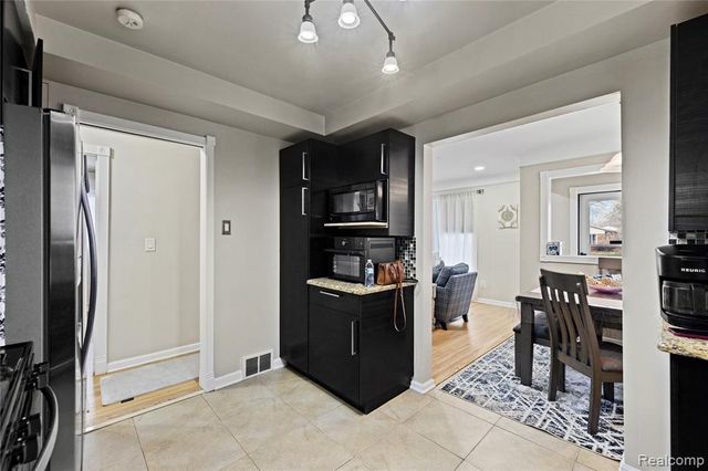 4692 Mckinley Street, Dearborn Heights, MI 48125