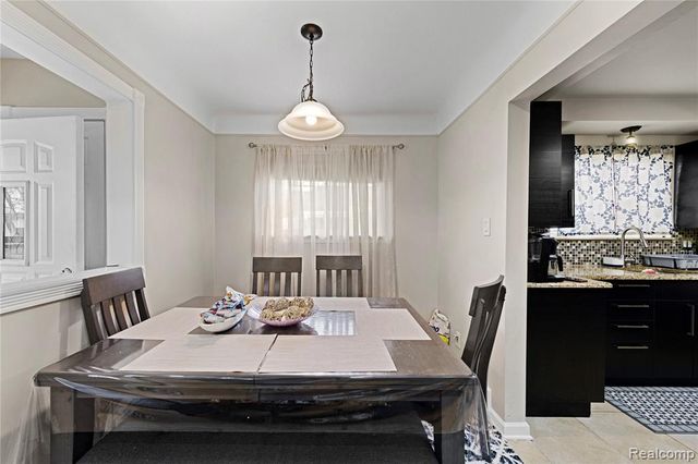 4692 Mckinley Street, Dearborn Heights, MI 48125