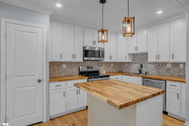 15 Piedmont Avenue, Greenville, SC 29611