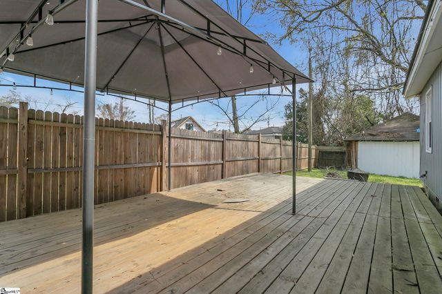 15 Piedmont Avenue, Greenville, SC 29611