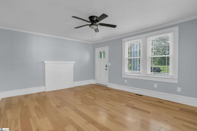 15 Piedmont Avenue, Greenville, SC 29611