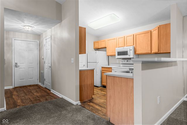 231 Legends Creek Place 207, Indianapolis, IN 46229