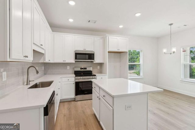 165 MILL CENTER Boulevard 204, Athens, GA 30606