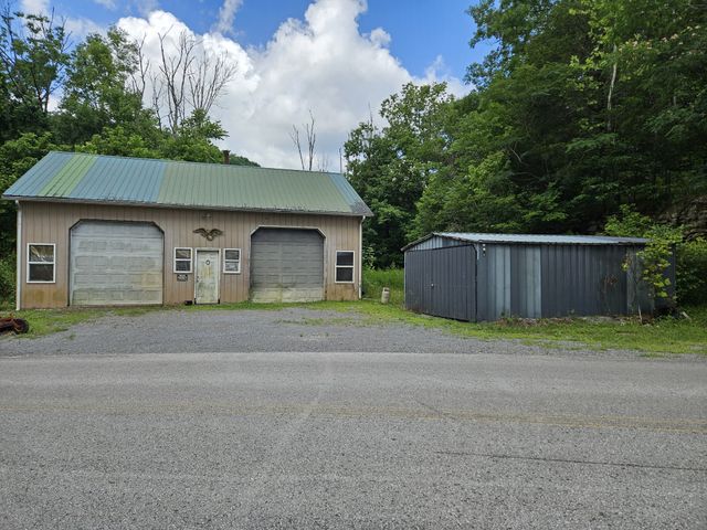 1142 Trace Creek Rd, Whitleyville, TN 38588