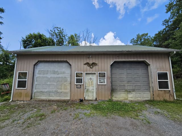 1142 Trace Creek Rd, Whitleyville, TN 38588