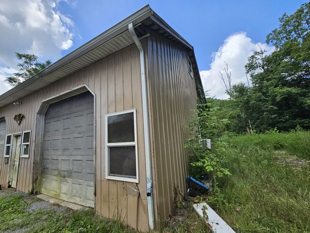 1142 Trace Creek Rd, Whitleyville, TN 38588