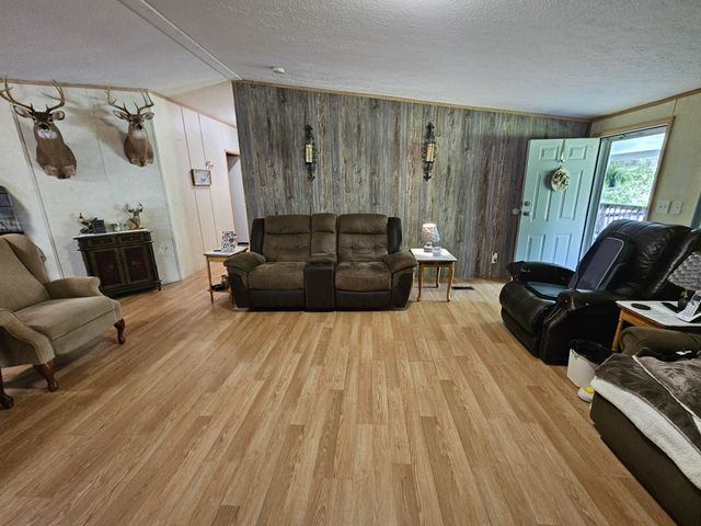 1142 Trace Creek Rd, Whitleyville, TN 38588