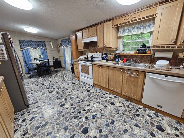 1142 Trace Creek Rd, Whitleyville, TN 38588