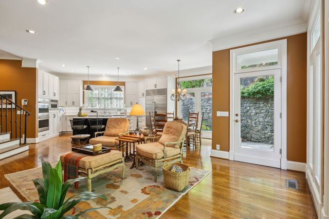 57 Annandale, Nashville, TN 37215