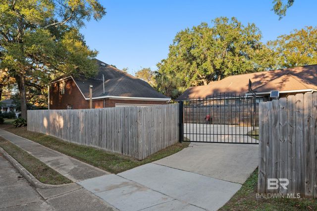 1825 Spring Hill Avenue, Mobile, AL 36607