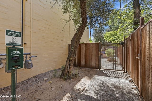 1341 E Fort Lowell Rd Apt J, Tucson, AZ 85719