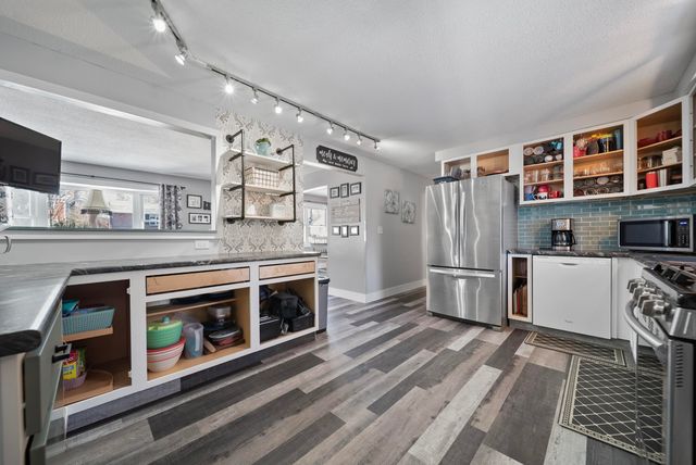 23 Pennsylvania Avenue, Manchester, NH 03104