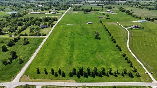 4500 W 223 Street, Bucyrus, KS 66013