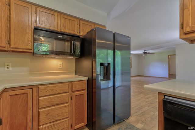 11000 Fischer Road, Evansville, IN 47720
