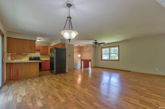11000 Fischer Road, Evansville, IN 47720