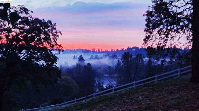 2360 Secret Ravine Trail, Cool, CA 95614