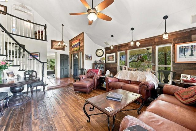 2360 Secret Ravine Trail, Cool, CA 95614