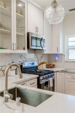 1452 W 22nd, Los Angeles, CA 90007