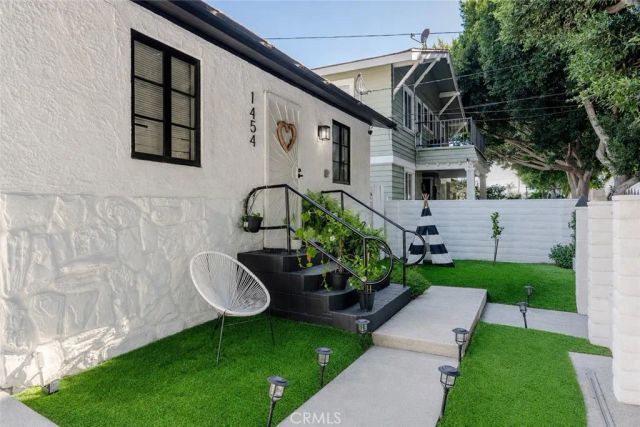 1452 W 22nd, Los Angeles, CA 90007