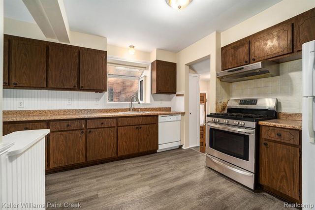 20926 Lennon Street, Harper Woods, MI 48225
