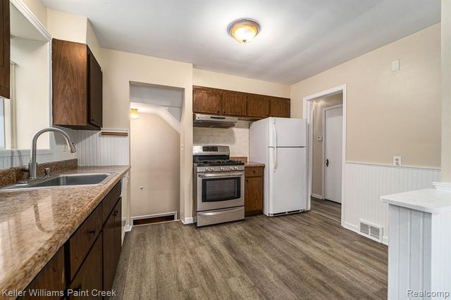 20926 Lennon Street, Harper Woods, MI 48225