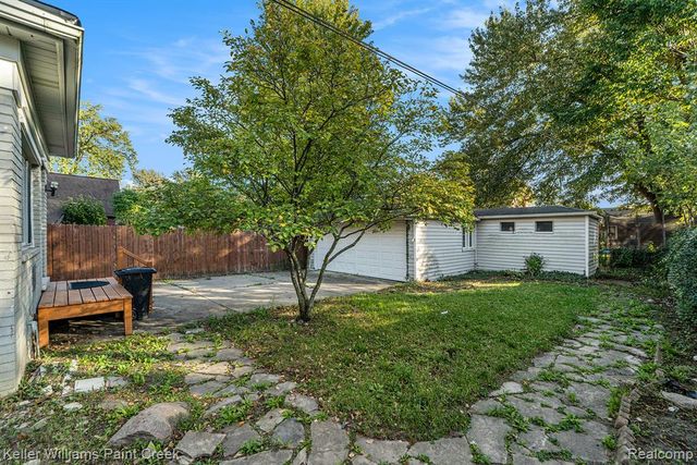 20926 Lennon Street, Harper Woods, MI 48225