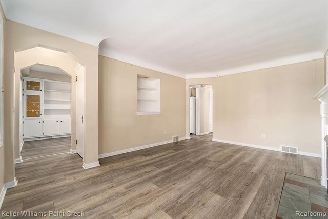 20926 Lennon Street, Harper Woods, MI 48225