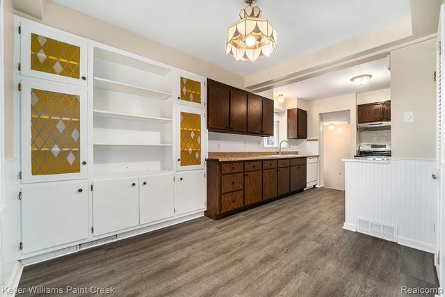 20926 Lennon Street, Harper Woods, MI 48225