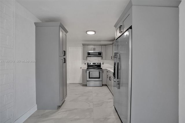 3221 SW 67th Way, Miramar, FL 33023